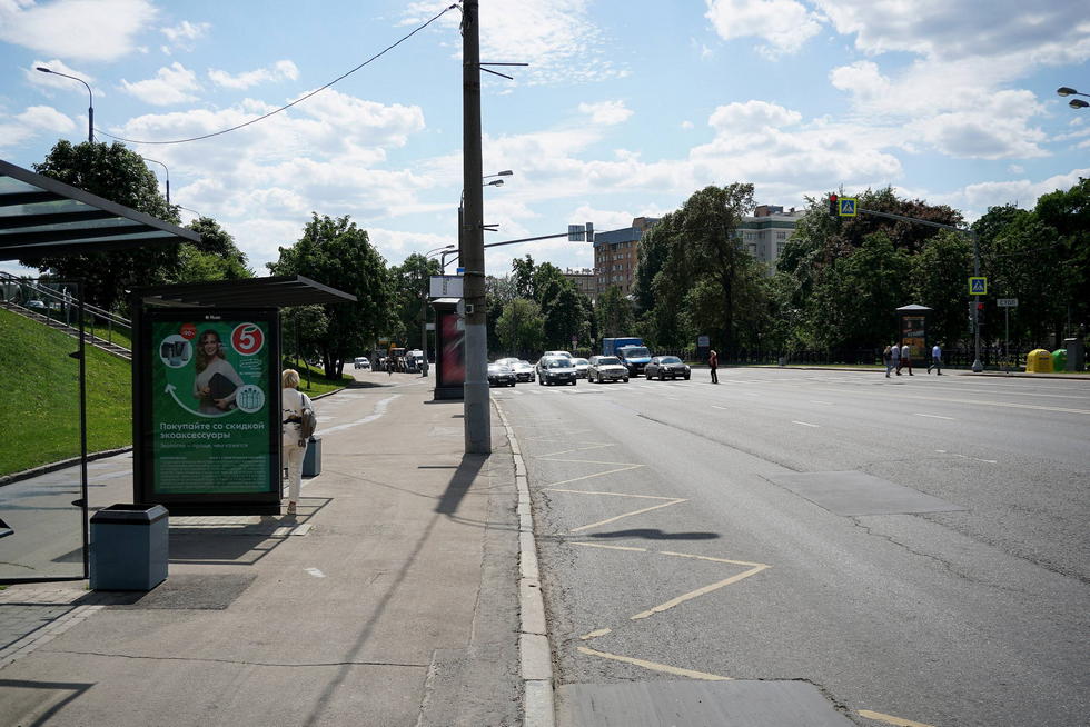 Фотография рекламного носителя, тип: Остановка 1.8x1.2, адрес: Олимпийский пр-т., ост. "1-й троицкий пер.", поз.1, Москва, Россия. Сторона Б №556761