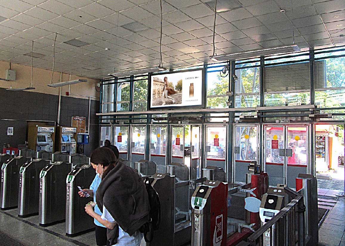 Фотография рекламного носителя, тип: Ситиформат 1.8x1.2, адрес: Болшево ст., турникетная зона, выход в город, над выходом справа, Московская область, Россия. Сторона А №941627