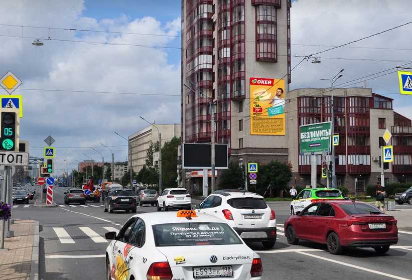Фотография рекламного носителя, тип: Медиафасад, адрес: Варшавская ул., д.59, Санкт-Петербург, Россия. Сторона A10 №1325640