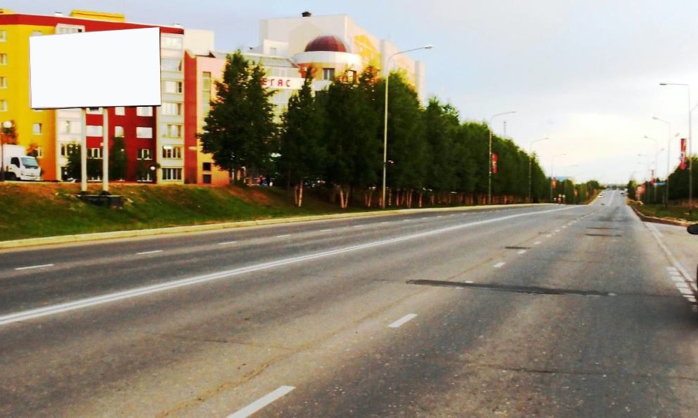 Фотография рекламного носителя, тип: Билборд 3x6, адрес: Нефтяников ул., д.9а, Нягань, Ханты-Мансийский автономный округ – Югра, Россия. Сторона Б №676092