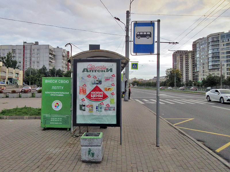 Фотография рекламного носителя, тип: Остановка 1.8x1.2, адрес: Кораблестроителей ул., д.31, корп.2, Санкт-Петербург, Россия. Сторона B №1094425