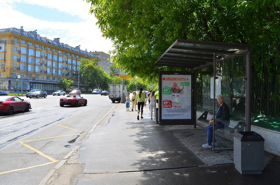 Фотография рекламного носителя, тип: Остановка 1.8x1.2, адрес: Комсомольский пр-т., д.2, Москва, Россия. Сторона А №499396