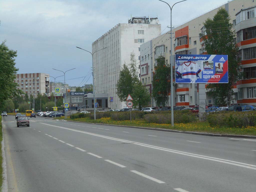 Фотография рекламного носителя, тип: Билборд 3x6, адрес: 50 лет ВЛКСМ ул., д.3, поз.2, Сургут, Ханты-Мансийский автономный округ – Югра, Россия. Сторона А №960116