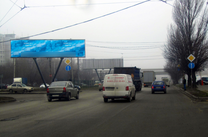 Фотография рекламного носителя, тип: Нестандартный билборд, адрес: Малиновского ул., д.74/68 Х Ерёменко ул., Ростов-на-Дону, Ростовская область, Россия. Сторона А4-А6 №1088990