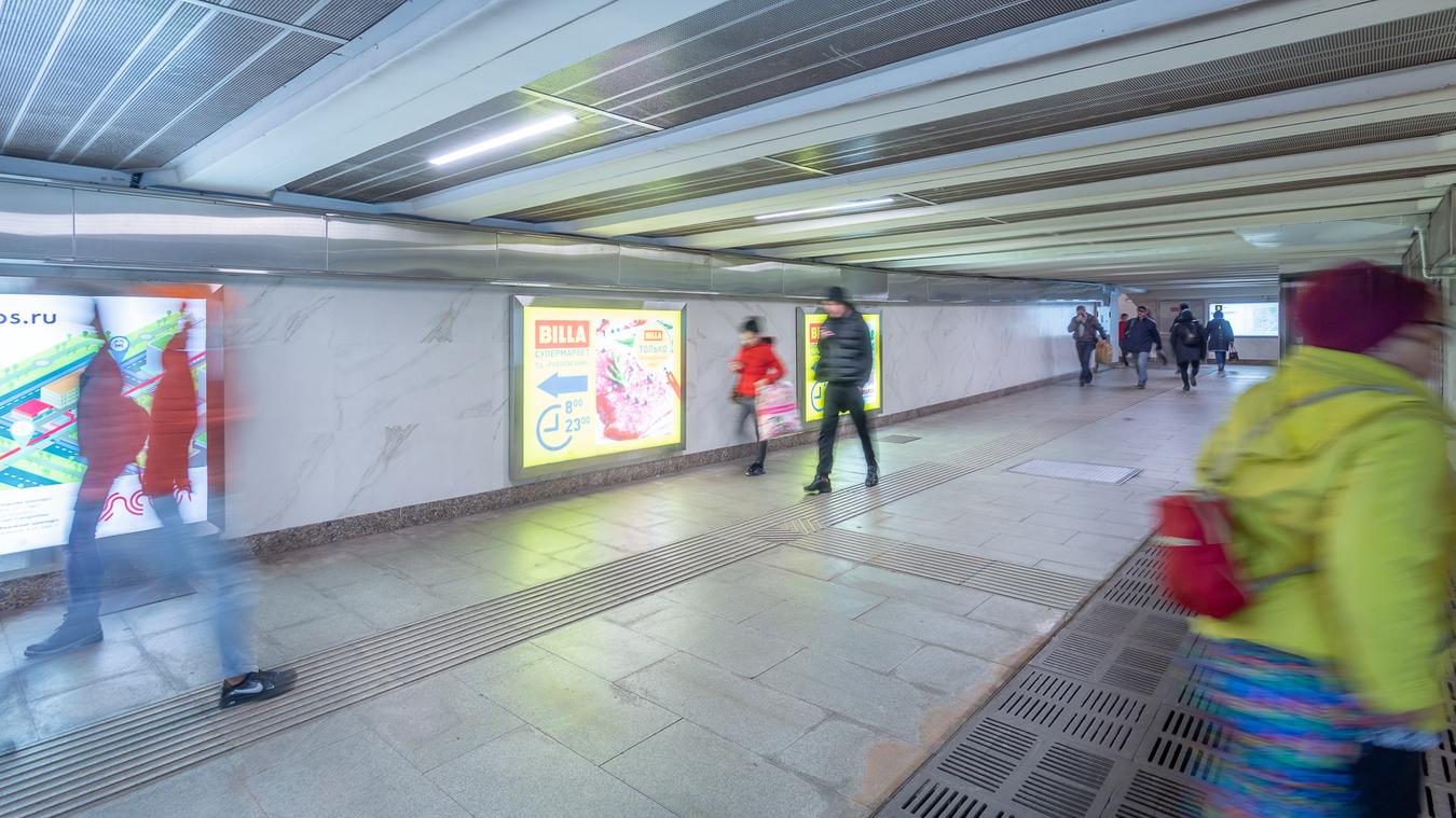 Фотография рекламного носителя, тип: Лайтбокс, адрес: Станция метро «Крылатское», линия Арбатско-Покровская, Москва, Россия. Сторона/вариант 5 №822165