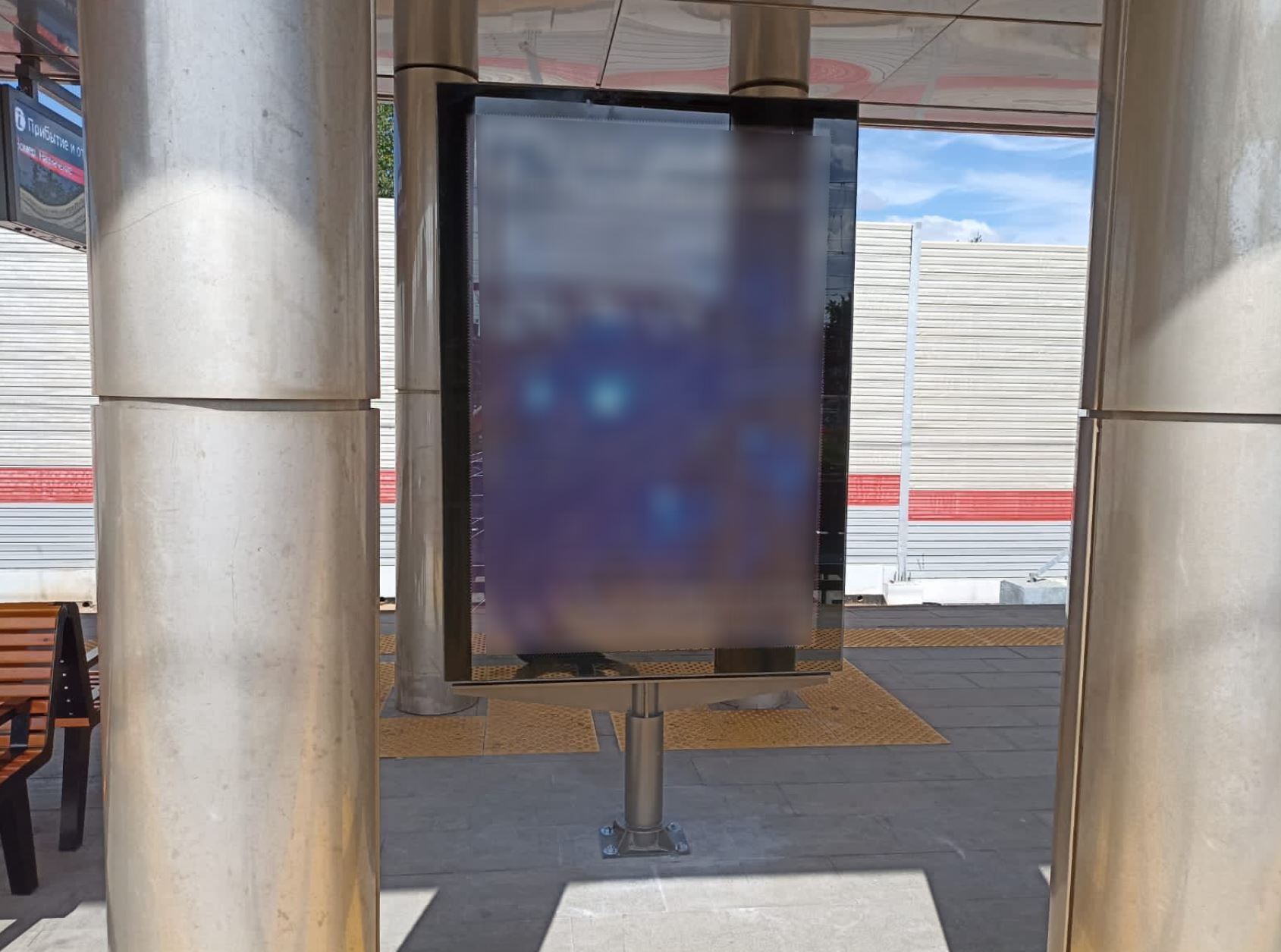 Фотография рекламного носителя, тип: Ситиформат 1.8x1.2, адрес: Толстопальцево ст., на островной платформе, между навесом и надземным пешеходным переходом, Московская область, Россия. Сторона А2 №993136