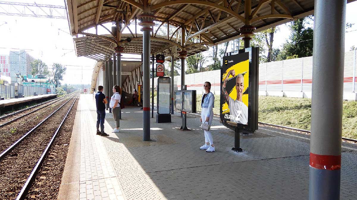 Фотография рекламного носителя, тип: Ситиформат 1.8x1.2, адрес: Немчиновка ст., платформа №1 из Москвы, у входа в подземный переход, Московская область, Россия. Сторона А2 №941780