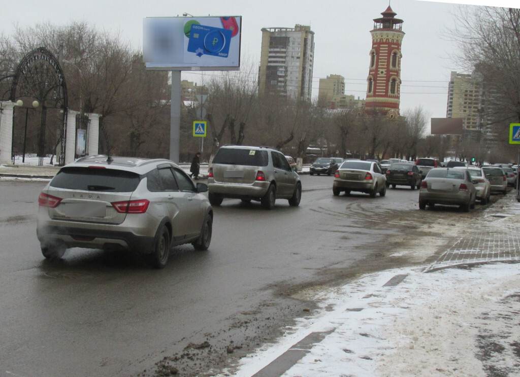 Фотография рекламного носителя, тип: Билборд 3x6, адрес: Володарского ул.,13, здание НЭТ, у входа на территорию Комсомольского сада, справа при движении к ул.Мира, Волгоград, Волгоградская область, Россия. Сторона Б №1054537