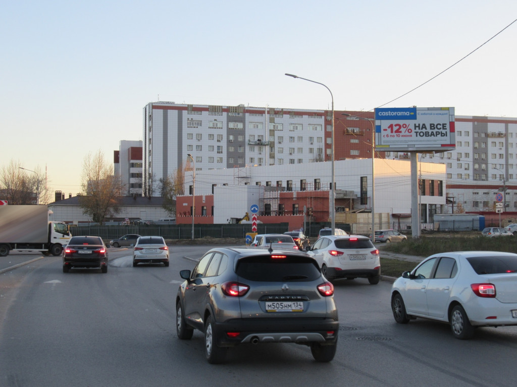 Фотография рекламного носителя, тип: Билборд 3x6, адрес: Дорожников пр-зд Х Землячки ул., Волгоград, Волгоградская область, Россия. Сторона A №1000482