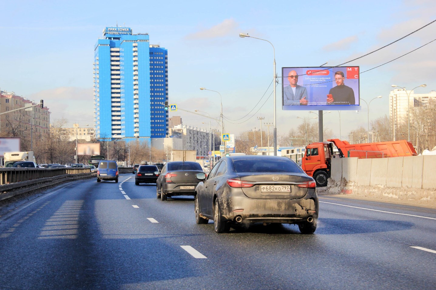 Фотография рекламного носителя, тип: Билборд 3x6, адрес: Дмитровское ш., д.19, корп.1, Москва, Россия. Сторона Аh1-Аh4 №881821