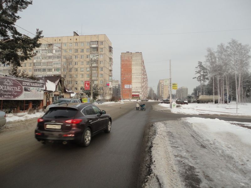 Фотография рекламного носителя, тип: Панель-кронштейн, адрес: Сертолово г., ул. Дмитрия Кожемякина, перед перекрёстком с ул. Сосновая, Ленинградская область, Россия. Сторона ПС №812547