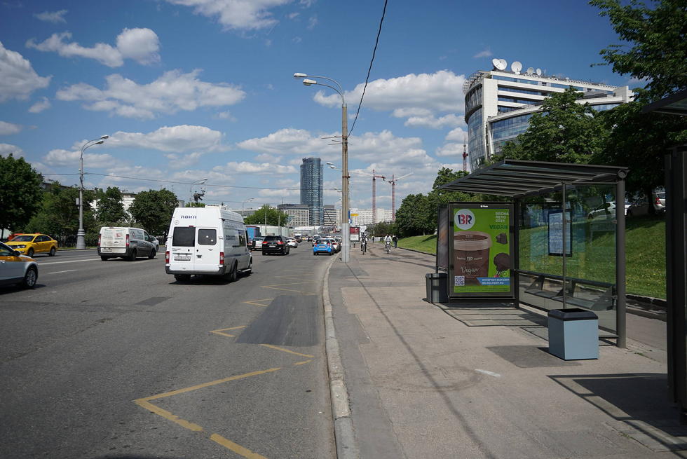 Фотография рекламного носителя, тип: Остановка 1.8x1.2, адрес: Олимпийский пр-т., ост. "1-й троицкий пер.", поз.2, Москва, Россия. Сторона А №556762