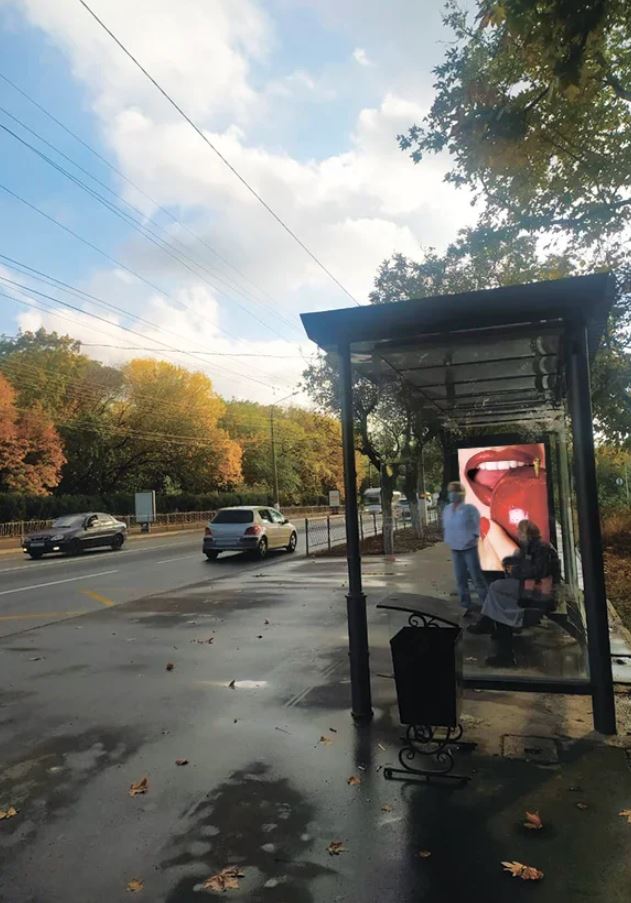 Фотография рекламного носителя, тип: Остановка 1.8x1.2, адрес: Севастопольская ул., парк Шевченко, Лоцман, Симферополь, Республика Крым, Россия. Сторона A №937242
