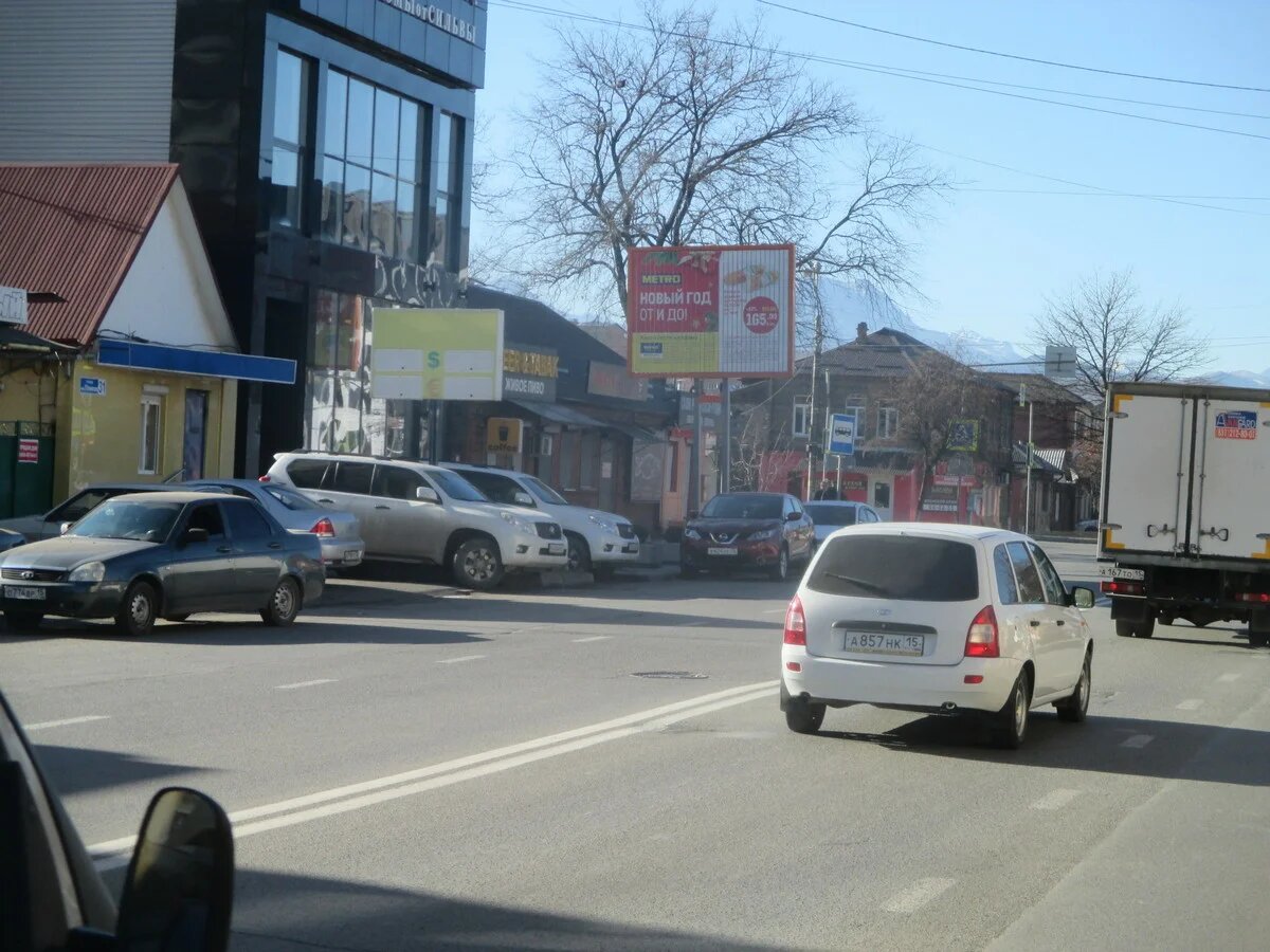 Фотография рекламного носителя, тип: Ситиборд 2.7x3.7, адрес: Генерала Плиева ул. Х Ардонская ул., Владикавказ, Республика Северная Осетия – Алания, Россия. Сторона Б1-Б3 №451603