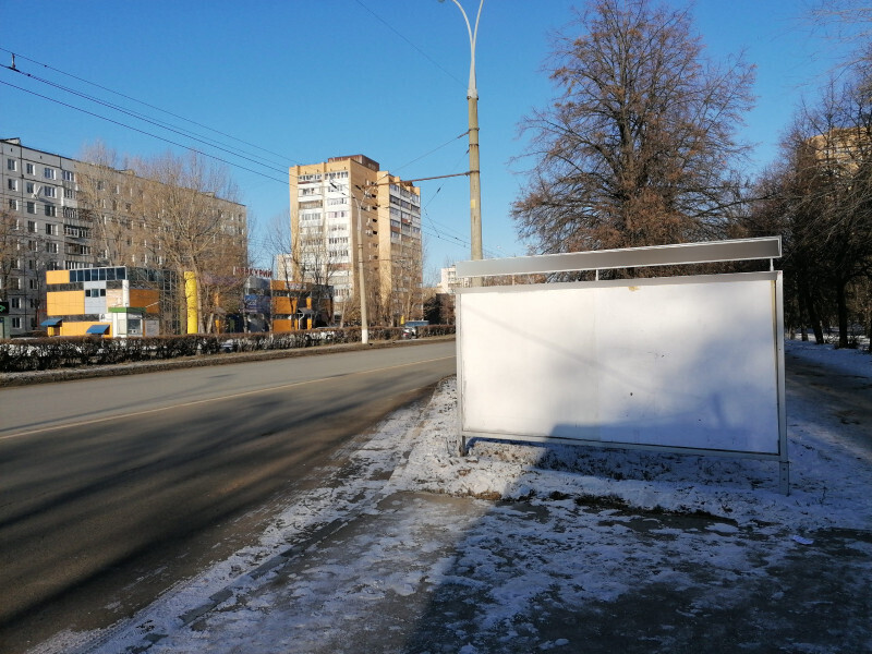 Фотография рекламного носителя, тип: Афиша 1.75x1.8, адрес: Революционная ул., ООТ «Универсам», поз.2, Тольятти, Самарская область, Россия. Сторона A2 №1093961