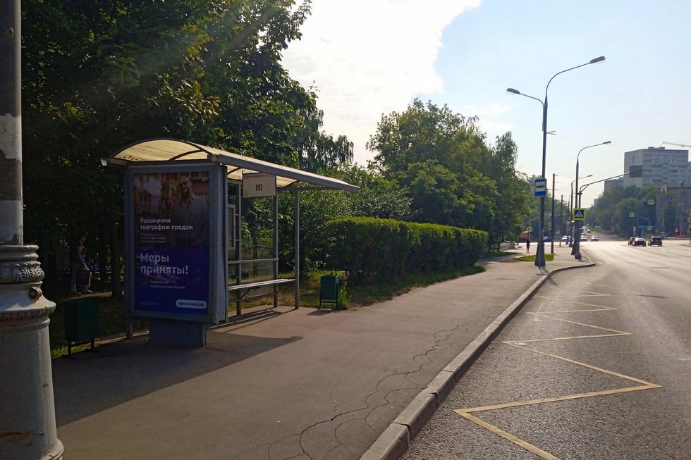Фотография рекламного носителя, тип: Остановка 1.8x1.2, адрес: Болотниковская ул., ост. "Болотниковская ул.", Москва, Россия. Сторона Б №923576