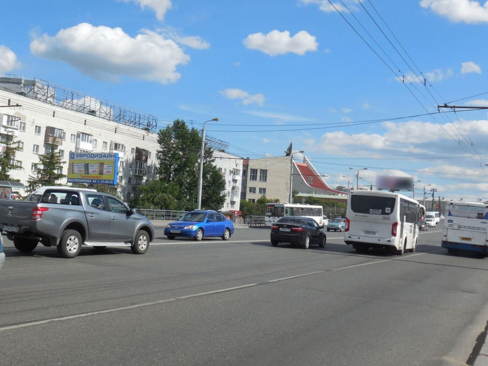 Фотография рекламного носителя, тип: Билборд 3x6, адрес: Гагарина ул., д.2, Омск, Омская область, Россия. Сторона В №1010046