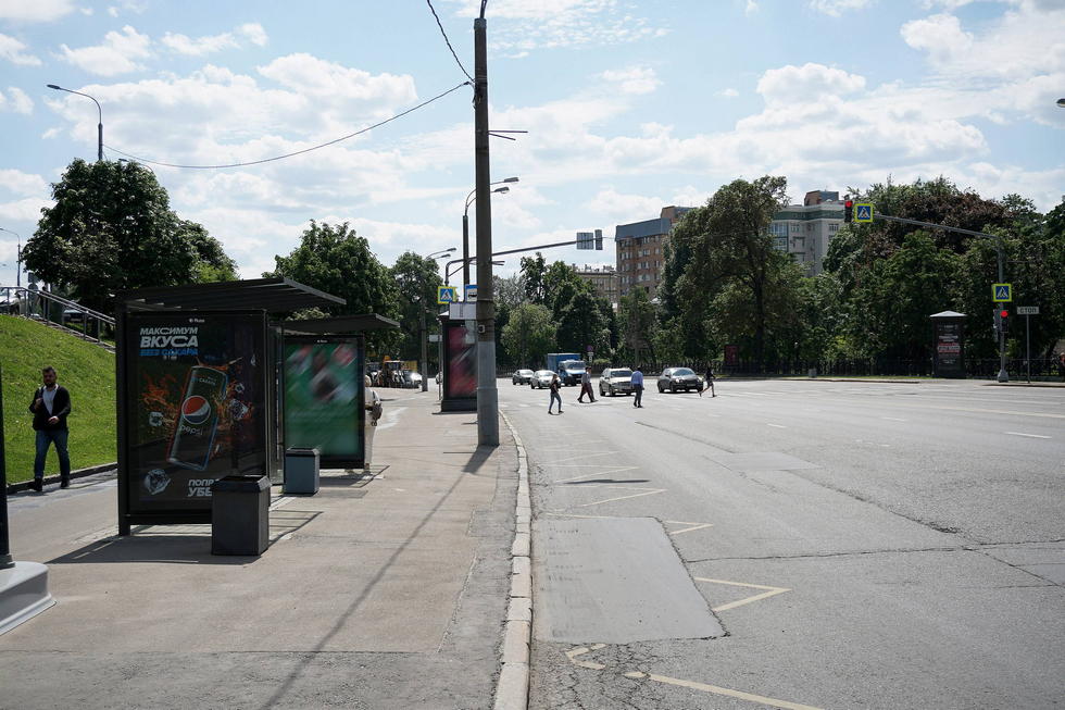 Фотография рекламного носителя, тип: Остановка 1.8x1.2, адрес: Олимпийский пр-т., ост. "1-й троицкий пер.", поз.2, Москва, Россия. Сторона Б №556763