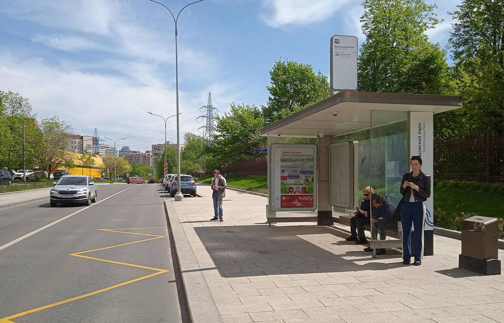 Фотография рекламного носителя, тип: Остановка 1.8x1.2, адрес: Академика Пилюгина ул., д.12, корп.1, Москва, Россия. Сторона А №306966