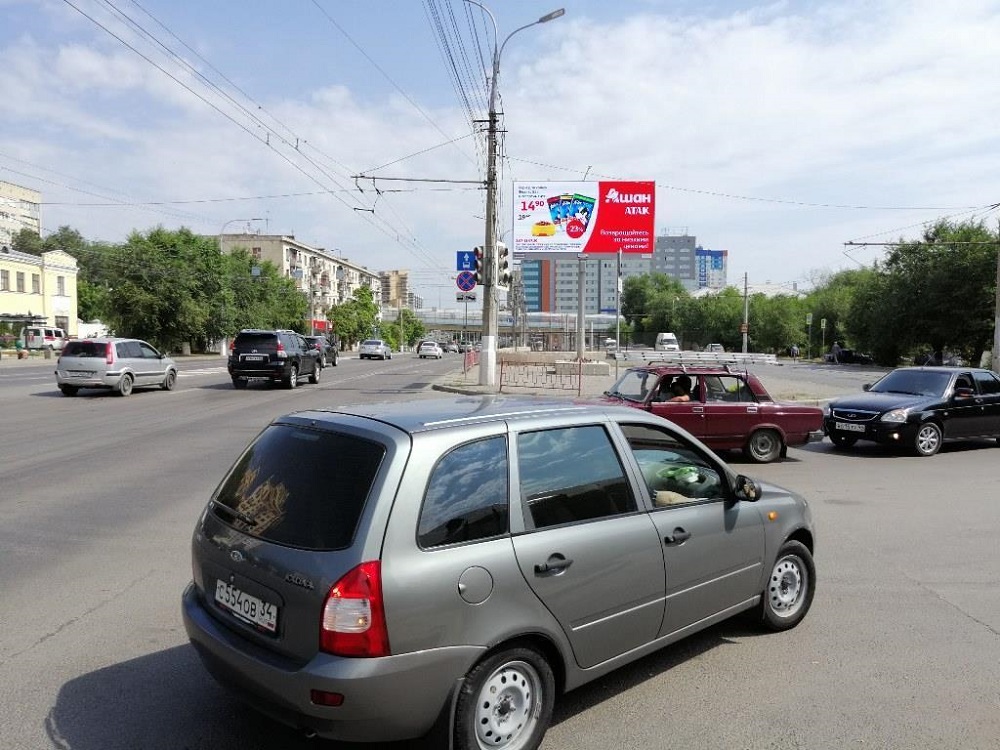 Фотография рекламного носителя, тип: Билборд 3x6, адрес: Ленина пр-т. Х Землянского ул., Волгоград, Волгоградская область, Россия. Сторона А1-А10 №1066134