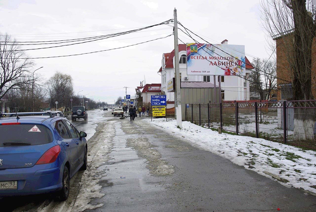 Фотография рекламного носителя, тип: Билборд 3x6, адрес: Халтурина ул., ресторан Камелия, Лабинск, Краснодарский край, Россия. Сторона А №720506