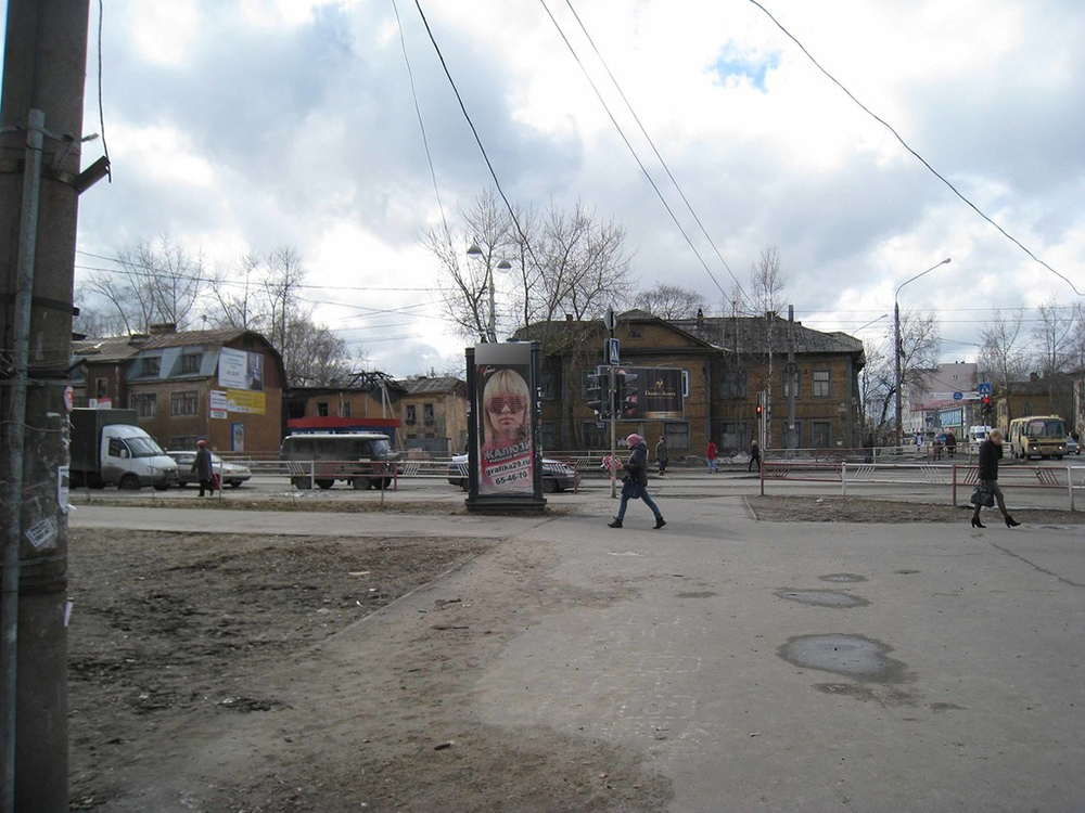 Фотография рекламного носителя, тип: Пиллар 3x1.4, адрес: Ломоносова пр-т. Х Урицкого ул., Архангельск, Архангельская область, Россия. Сторона С №615879