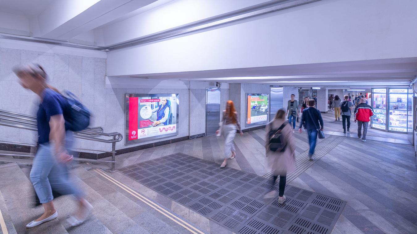 Фотография рекламного носителя, тип: Лайтбокс, адрес: Станция метро «Менделеевская», линия Серпуховско-Тимирязевская, Москва, Россия. Сторона/вариант 3 №822082