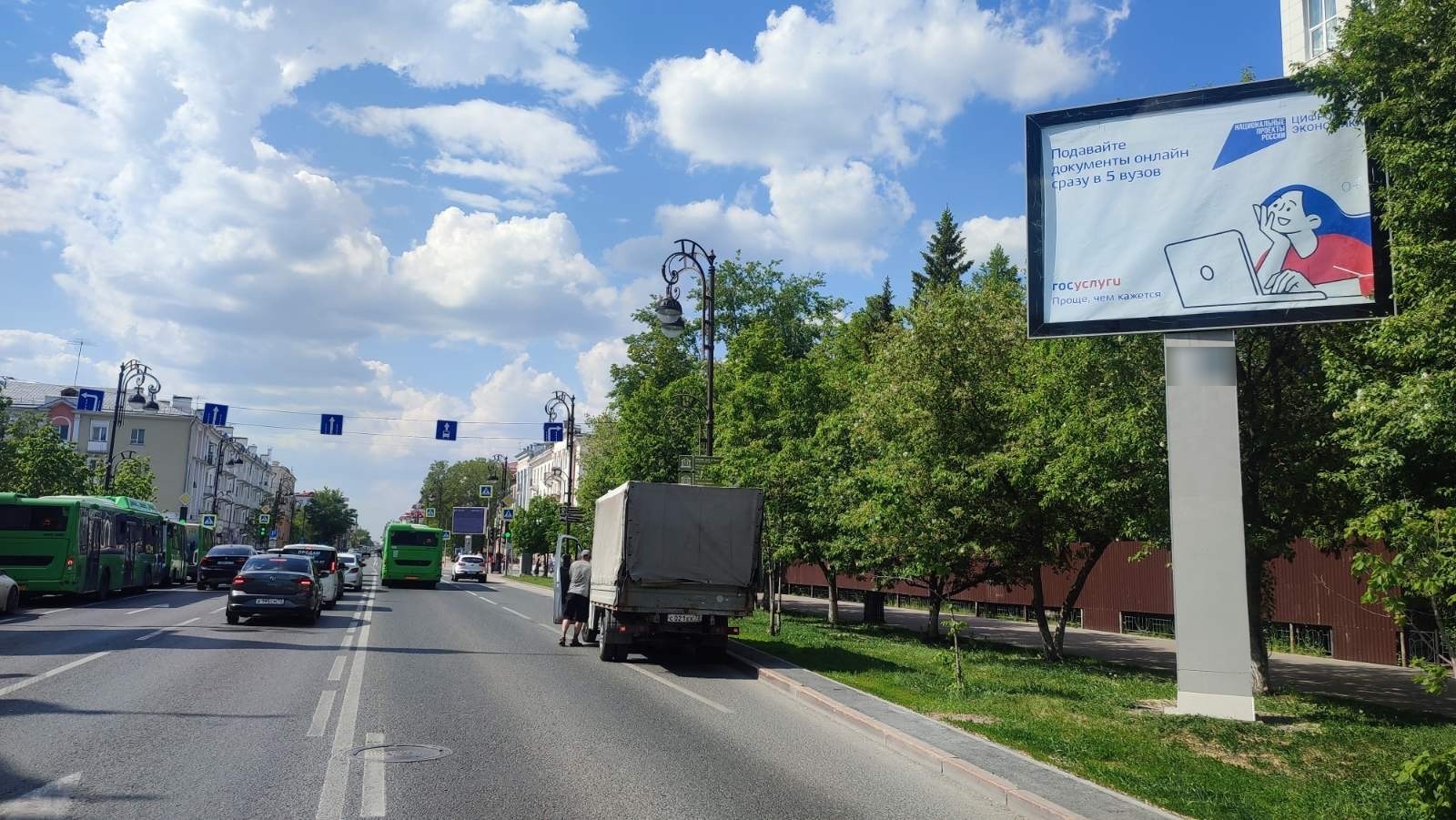 Фотография рекламного носителя, тип: Ситиборд 2.7x3.7, адрес: Республики ул., д.51, поз.2, Тюмень, Тюменская область, Россия. Сторона А1-А5 №410640