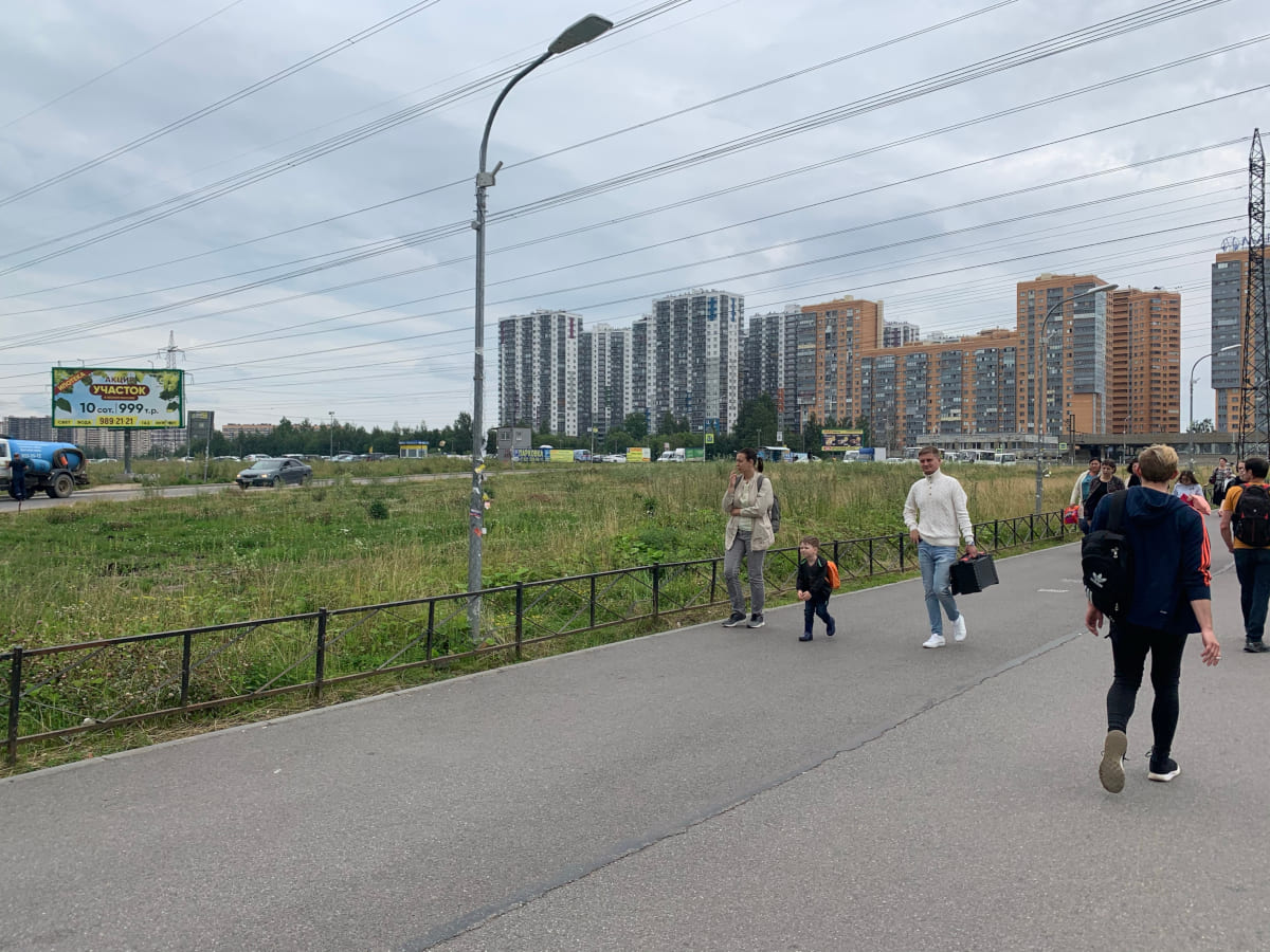 Фотография рекламного носителя, тип: Билборд 3x6, адрес: Мурино г., Менделеева б-р., 145м от ст.м. Девяткино, Ленинградская область, Россия. Сторона Б №792209