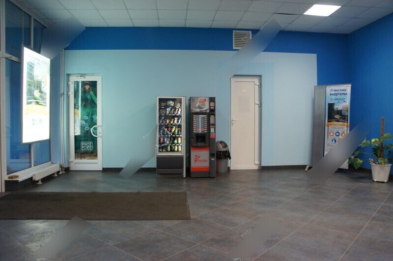 Фотография рекламного носителя, тип: Диспенсер листовок, адрес: Бизнес-центр «Ростра», Заневский пр-т., д.30, корп.2, Санкт-Петербург, Россия. Сторона/вариант №656819