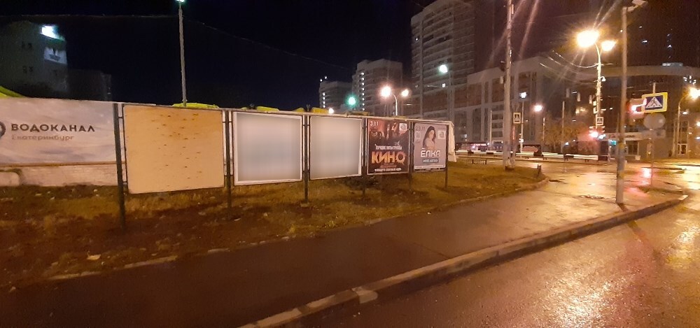 Фотография рекламного носителя, тип: Уличный информационный стенд, адрес: Радищева ул. X Московская ул., Екатеринбург, Свердловская область, Россия. Сторона А2 №1094710