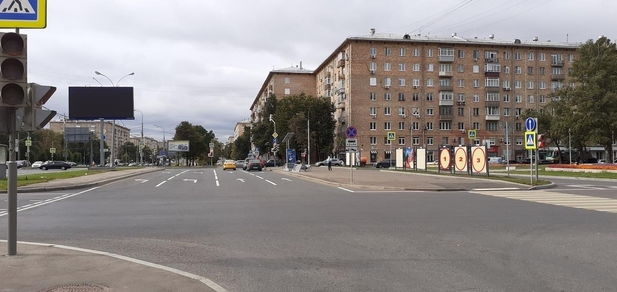 Фотография рекламного носителя, тип: Афиша 1.75x1.8, адрес: Уральская ул., д.19 напротив, стенд 2, Москва, Россия. Сторона А1 №887461