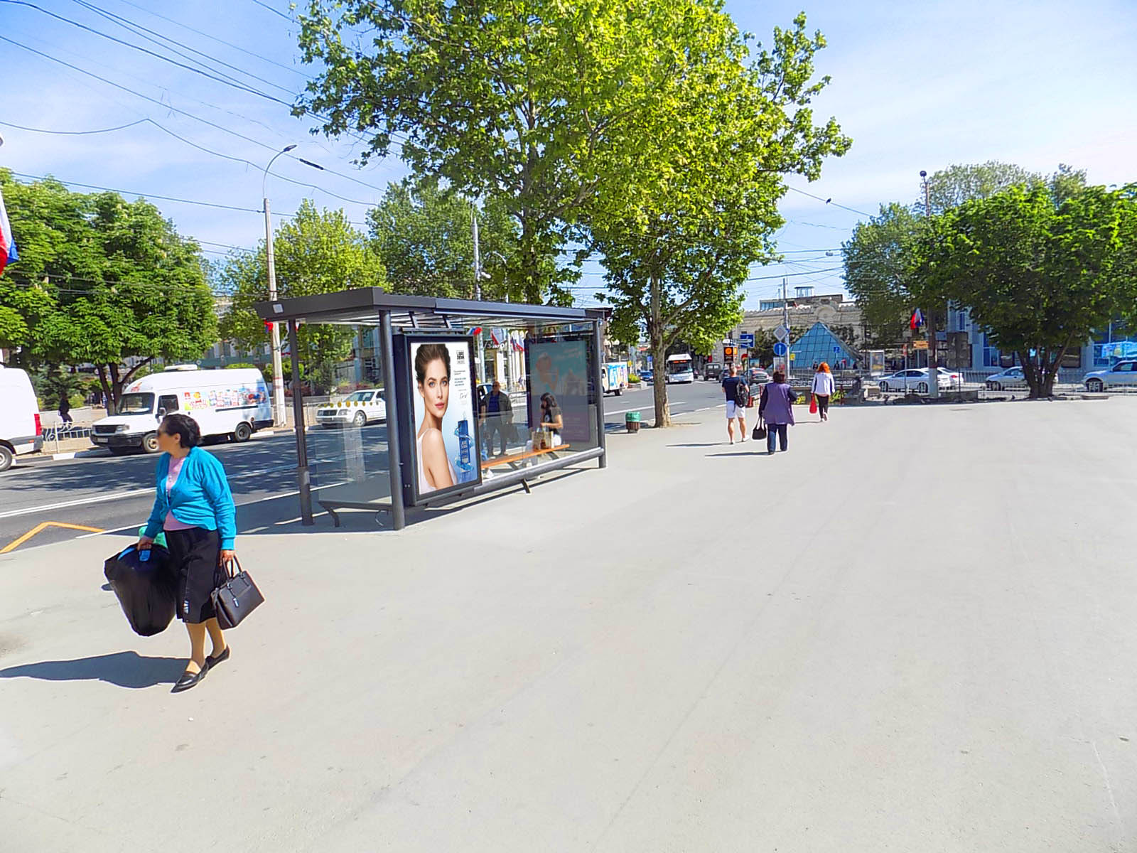 Фотография рекламного носителя, тип: Остановка 1.8x1.2, адрес: Кирова пр-т., д.17, Симферополь, Республика Крым, Россия. Сторона B2 №824327