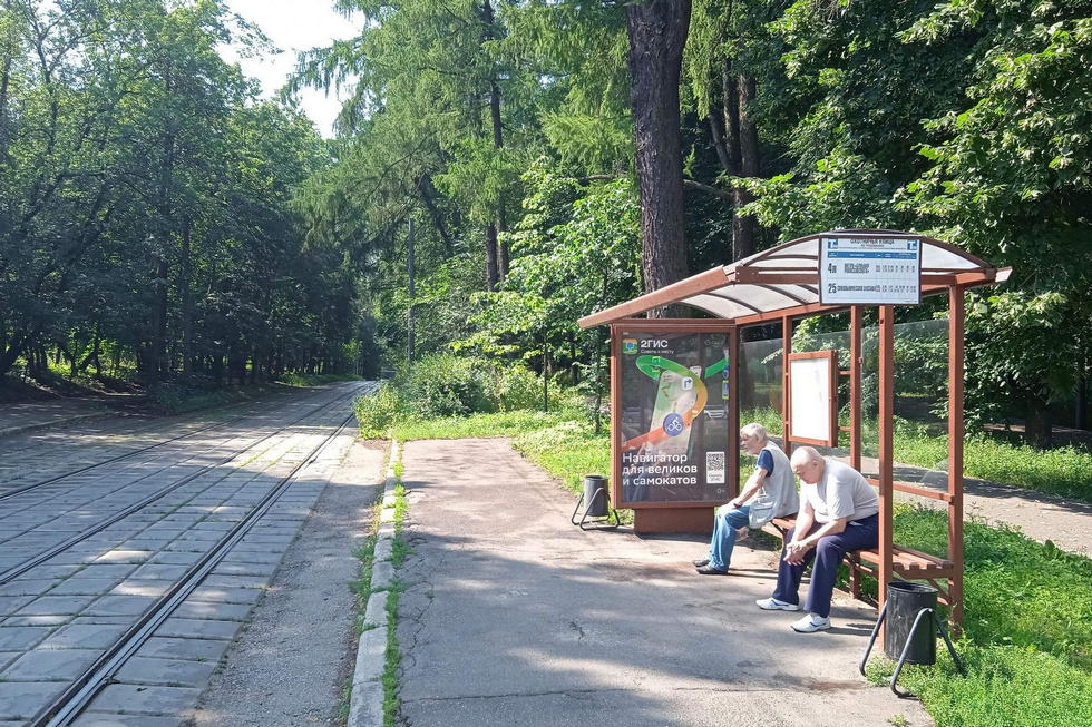 Фотография рекламного носителя, тип: Остановка 1.8x1.2, адрес: Богородское ш., ост. "Охотничья ул.", Москва, Россия. Сторона А №931563
