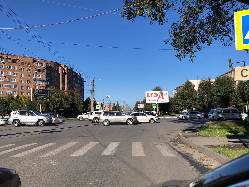 Фотография рекламного носителя, тип: Билборд 3x6, адрес: Дзусова ул., д.9А Х Владикавказская ул., Владикавказ, Республика Северная Осетия – Алания, Россия. Сторона А №1057897