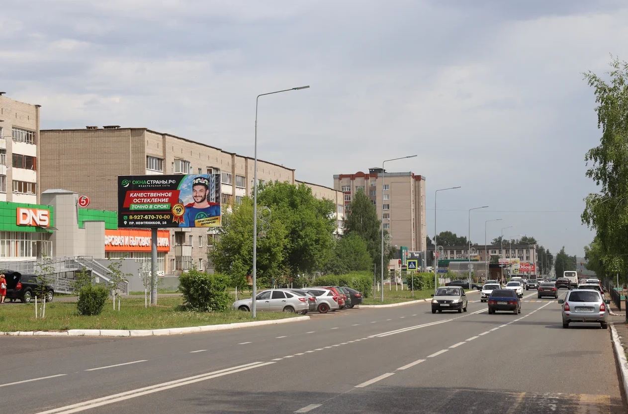 Фотография рекламного носителя, тип: Билборд 3x6, адрес: Нефтяников пр-т., д.16, Елабуга, Республика Татарстан, Россия. Сторона Б №698849