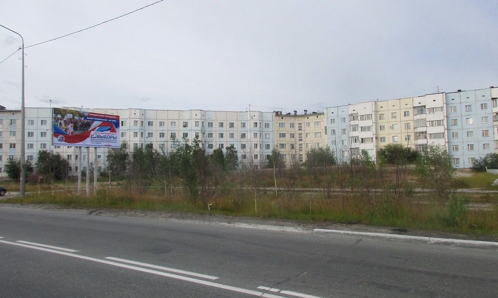 Фотография рекламного носителя, тип: Билборд 3x6, адрес: Набережная ул., д.28, Надым, Ямало-Ненецкий автономный округ, Россия. Сторона А №675375