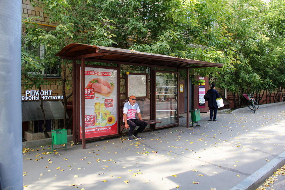 Фотография рекламного носителя, тип: Остановка 1.8x1.2, адрес: Васильевская ул., д.3, Москва, Россия. Сторона А2 №923951