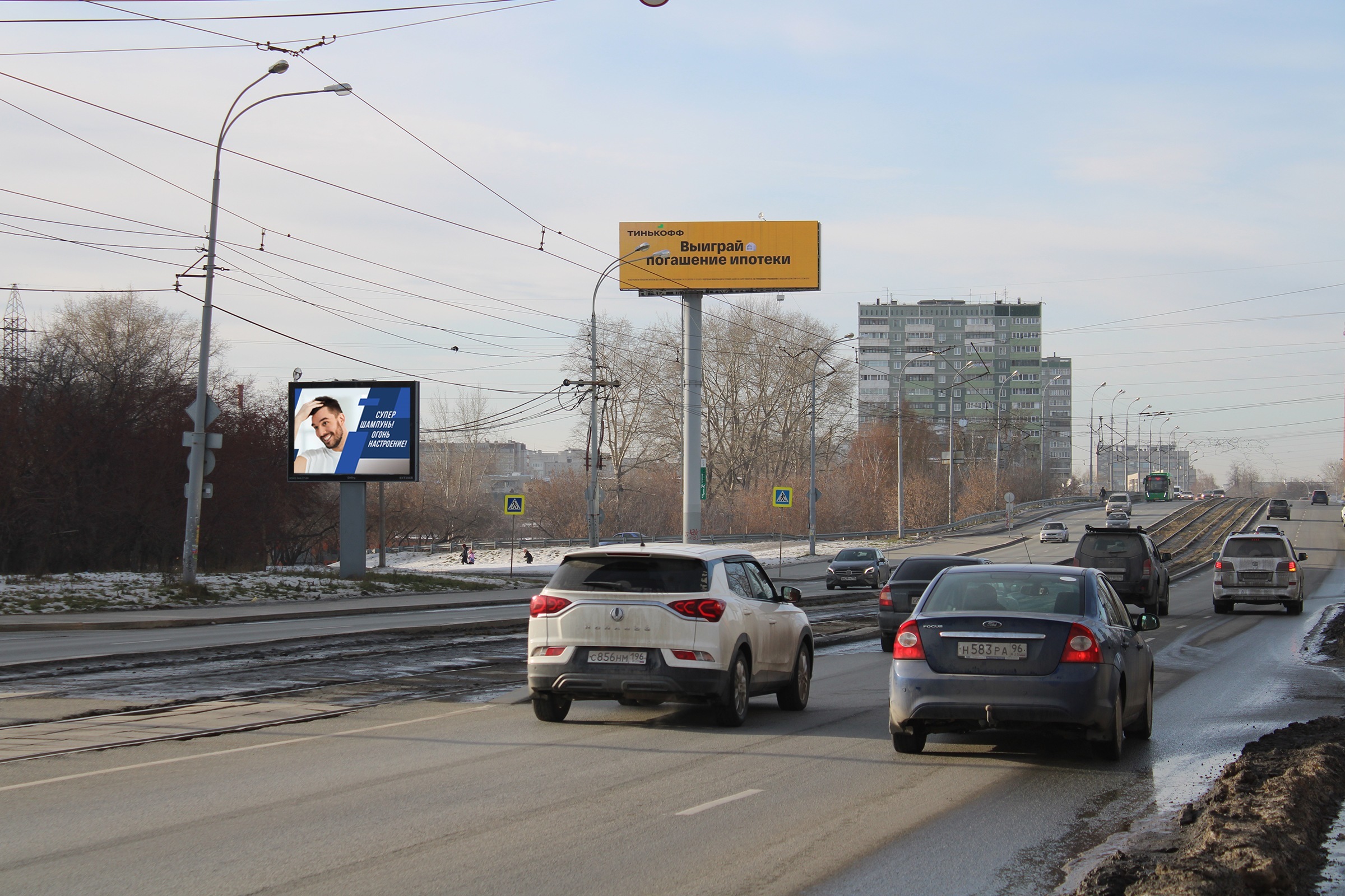 Фотография рекламного носителя, тип: Ситиборд 2.7x3.7, адрес: Владимира Высоцкого ул., д.4б, Екатеринбург, Свердловская область, Россия. Сторона Б №826486