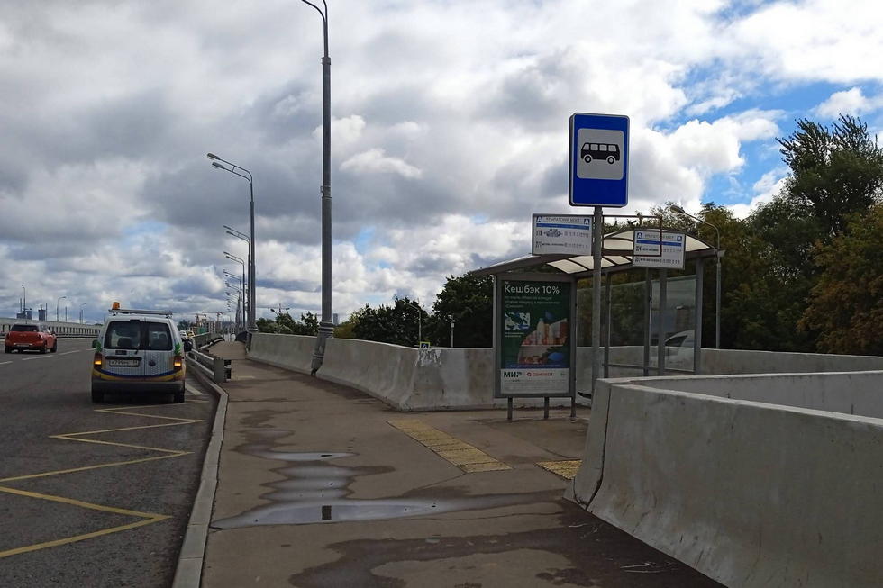 Фотография рекламного носителя, тип: Остановка 1.8x1.2, адрес: Крылатская ул., д.2б, Москва, Россия. Сторона А №983712