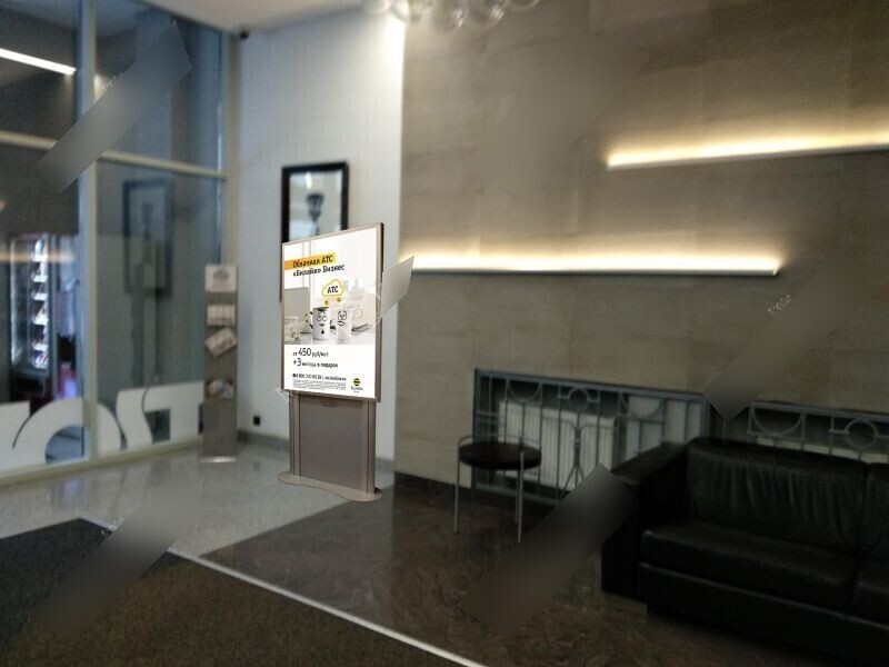 Фотография рекламного носителя, тип: Лайтбокс, адрес: Бизнес-центр «Мост», Коммунистическая ул., д.40, Новосибирск, Новосибирская область, Россия. Сторона/вариант №1042279