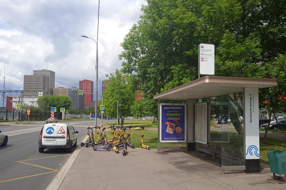 Фотография рекламного носителя, тип: Остановка 1.8x1.2, адрес: Батайский пр-зд., д.1, Москва, Россия. Сторона А №981948