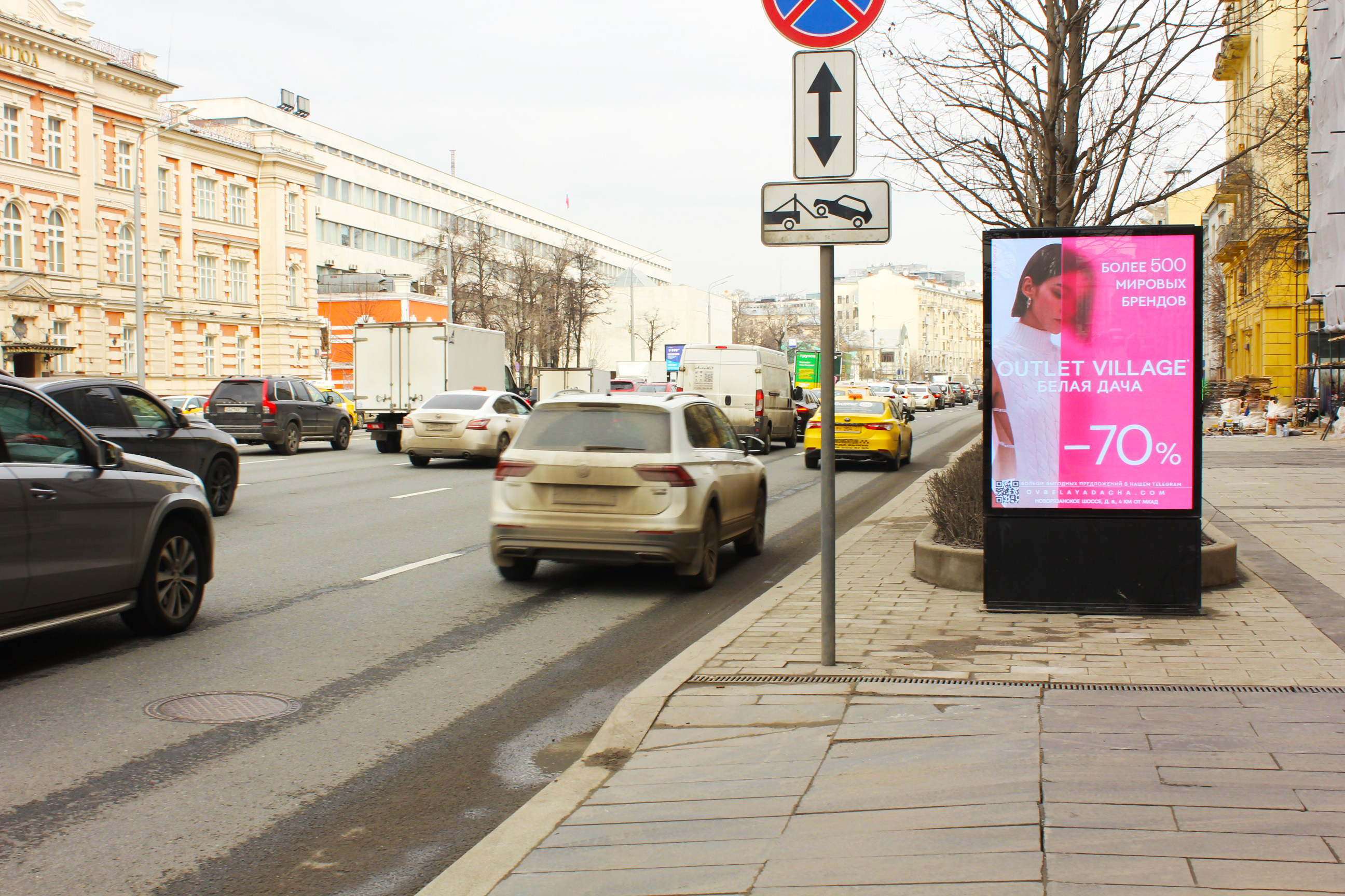 Фотография рекламного носителя, тип: Ситиформат 1.8x1.2, адрес: Садовая-Кудринская ул., д.8-12, Москва, Россия. Сторона A1-A10 №994860