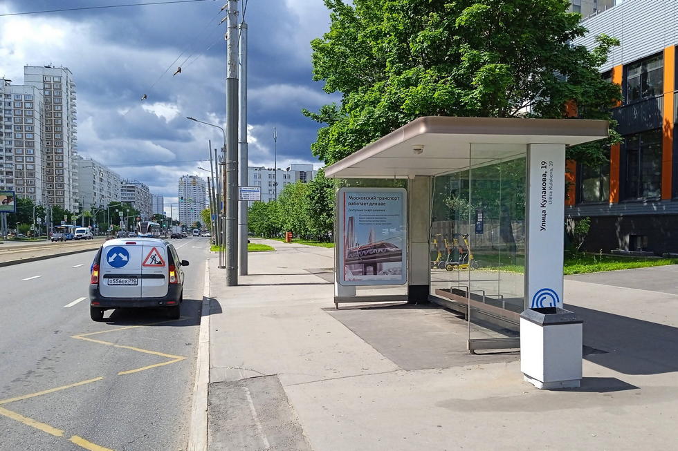 Фотография рекламного носителя, тип: Остановка 1.8x1.2, адрес: Кулакова ул., д.16, корп.1, Москва, Россия. Сторона А №935816