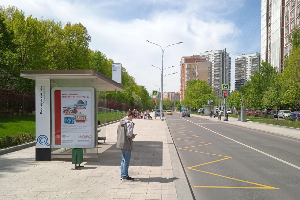 Фотография рекламного носителя, тип: Остановка 1.8x1.2, адрес: Академика Пилюгина ул., д.12, корп.1, Москва, Россия. Сторона Б №306967