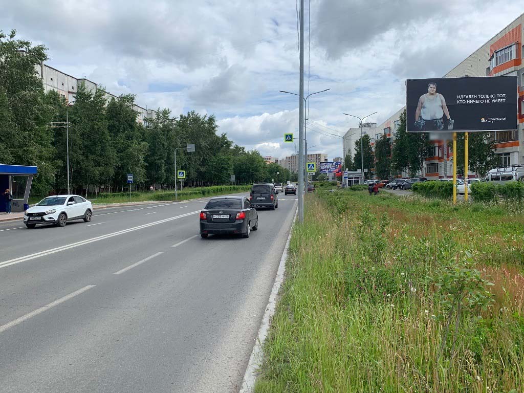 Фотография рекламного носителя, тип: Билборд 3x6, адрес: 50 лет ВЛКСМ ул., д.3, поз.1, Сургут, Ханты-Мансийский автономный округ – Югра, Россия. Сторона А №960114