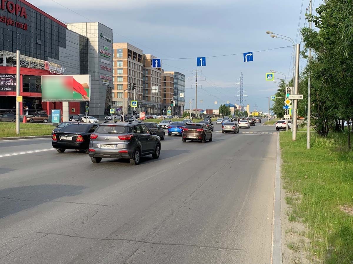 Фотография рекламного носителя, тип: Билборд 3x6, адрес: Профсоюзов ул., д.11, Сургут, Ханты-Мансийский автономный округ – Югра, Россия. Сторона Б №440196