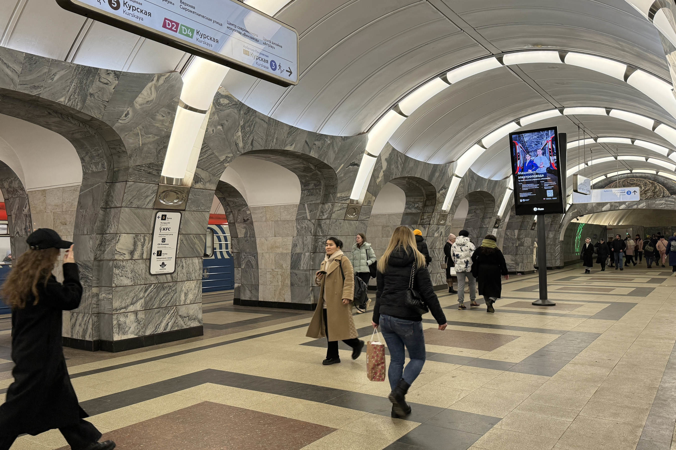 Фотография рекламного носителя, тип: Видеоэкран, адрес: Станция метро «Чкаловская», линия Люблинско-Дмитровская, Москва, Россия. Сторона/вариант А11-А20 №1075459