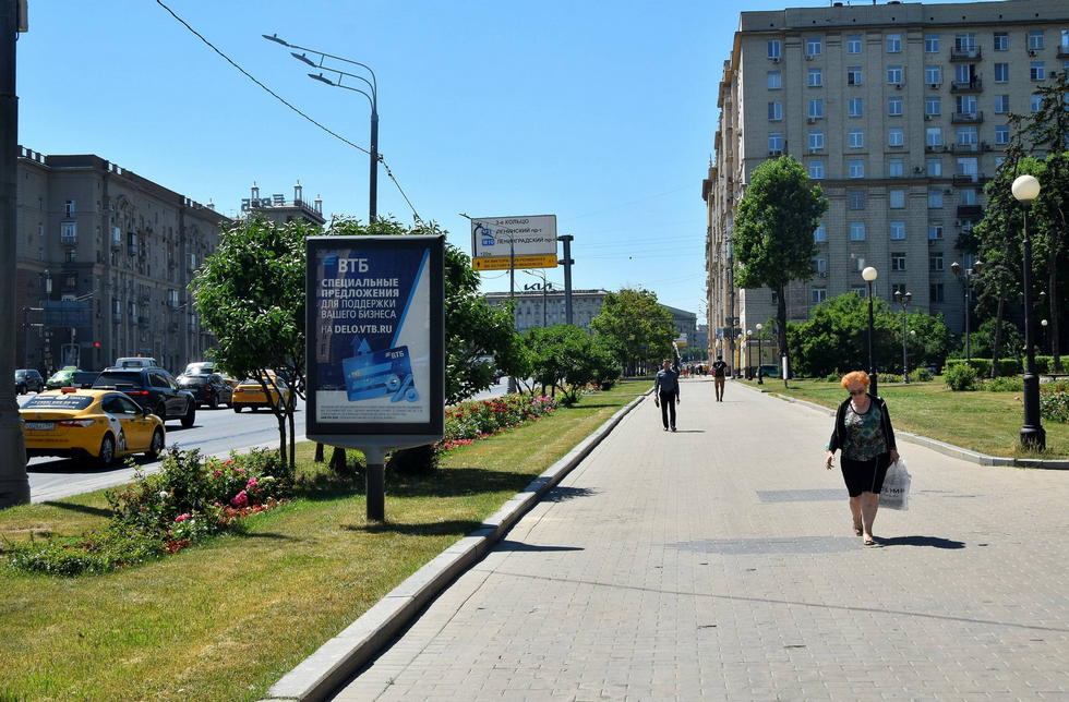 Фотография рекламного носителя, тип: Ситиформат 1.8x1.2, адрес: Кутузовский пр-т., д.28, Москва, Россия. Сторона A1-A5 №461144