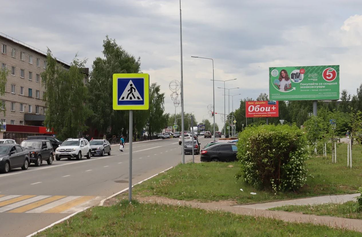 Фотография рекламного носителя, тип: Билборд 3x6, адрес: Нефтяников пр-т., д.16, Елабуга, Республика Татарстан, Россия. Сторона А №698848